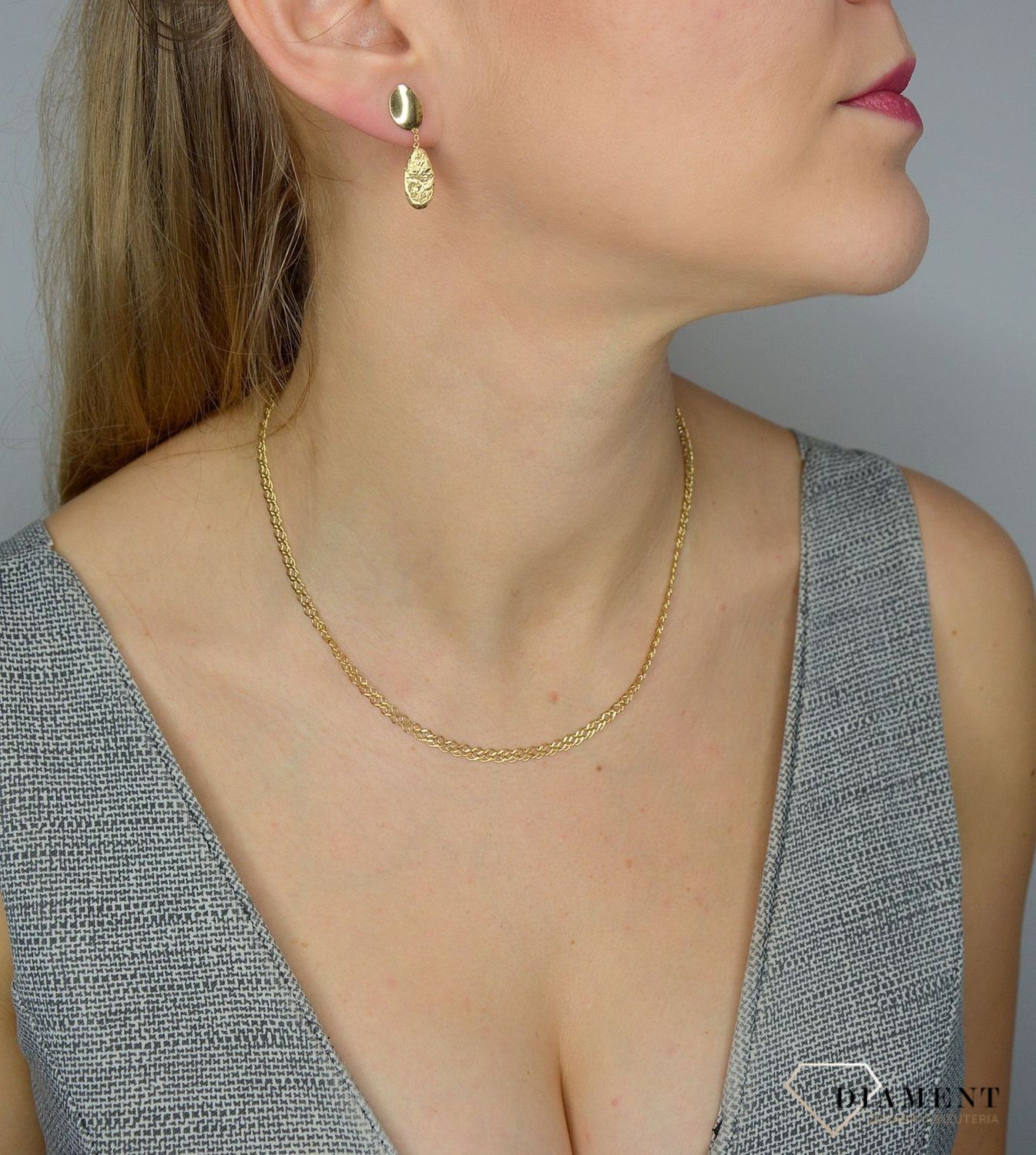 Złote kolczyki 585 wiszące łezki C OZ 55 💎 Złote kolczyki w formie wiszącej łezki, jedna z nich została wykonana z białego złota.jpg